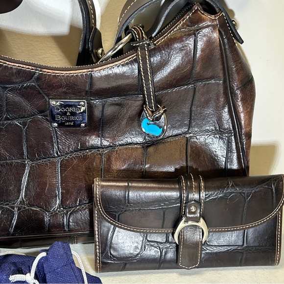 Dooney & Bourke Croc Embossed Leather shoulder Bag Matching Wallet & Dust Cover - Picture 2 of 16